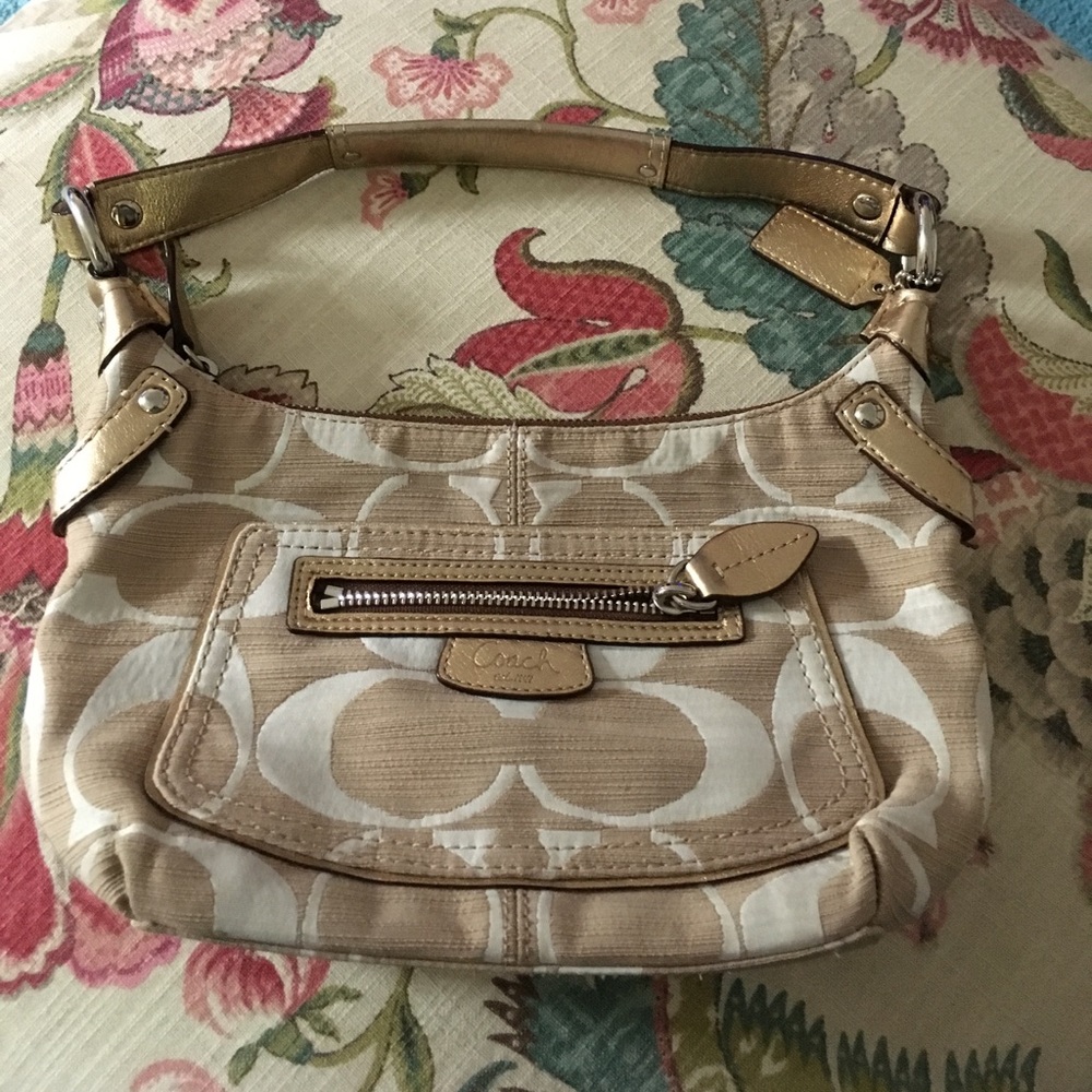 Coach handbag 👜 1 hour sale