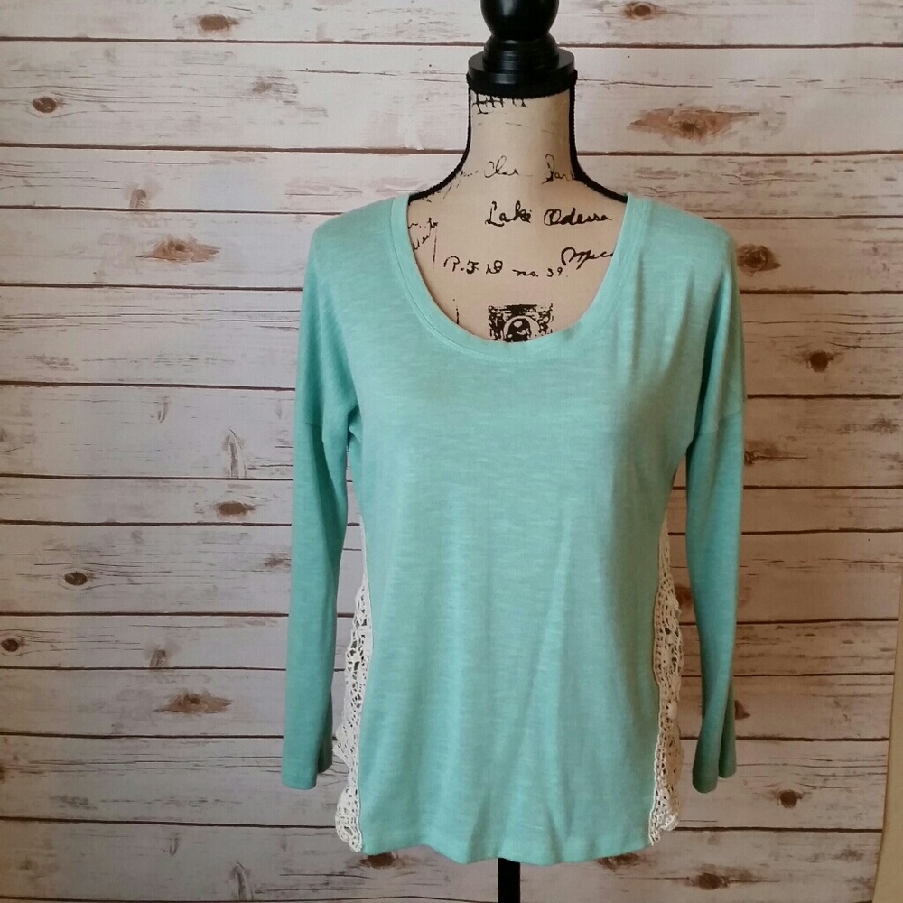 Rue21 long sleeve top with crochet sides size Medi