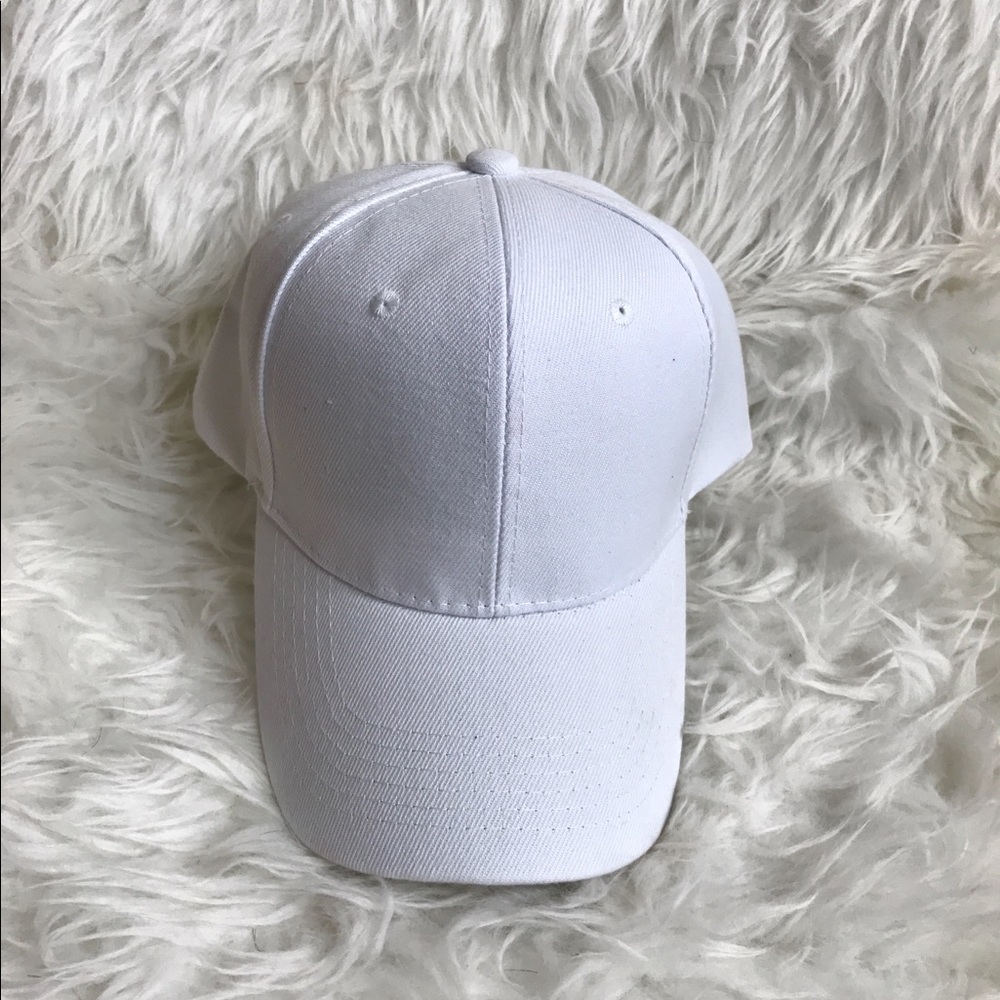 White Baseball Cap⚾️⚪️