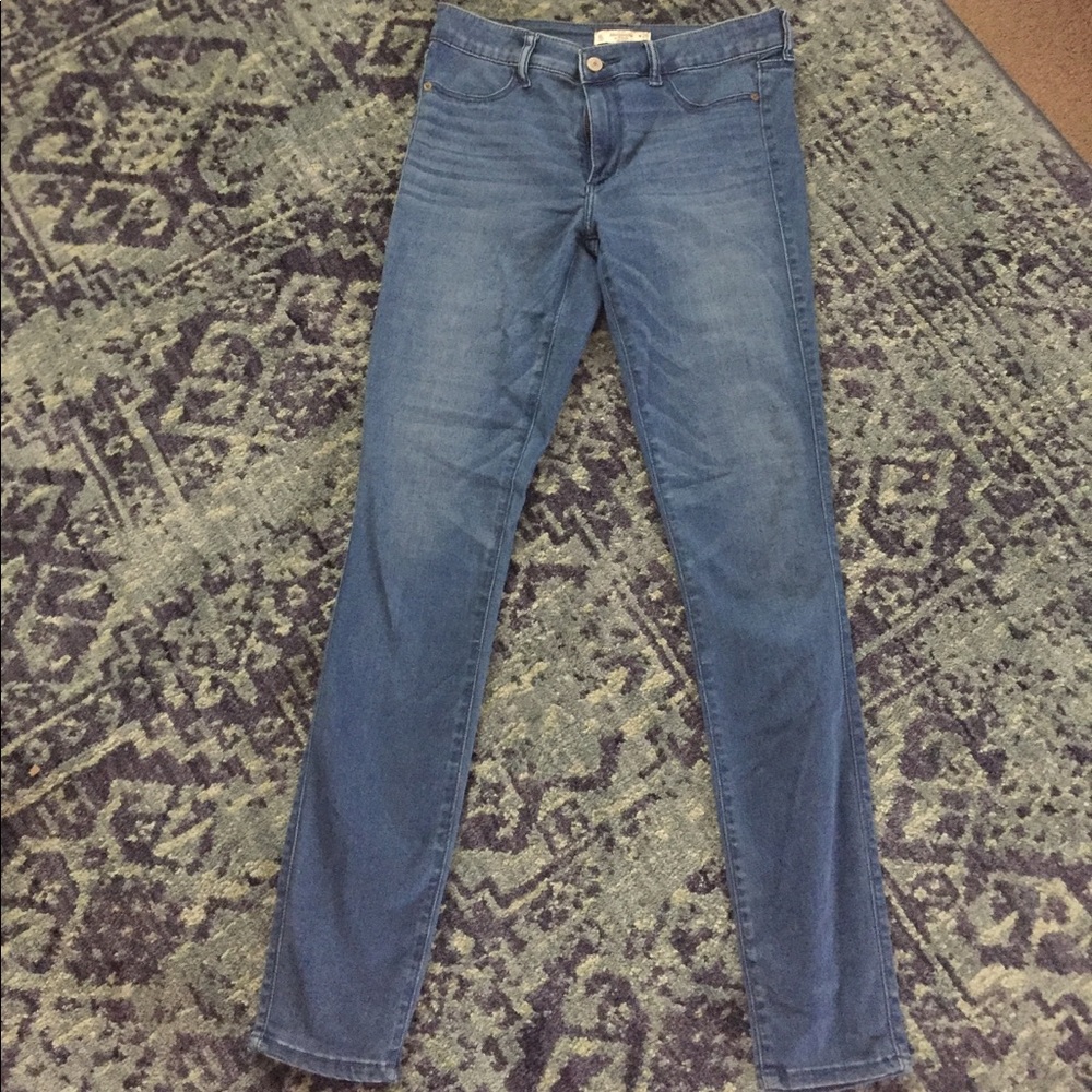 A&F Super Soft Skinny Blue Jeans 6L