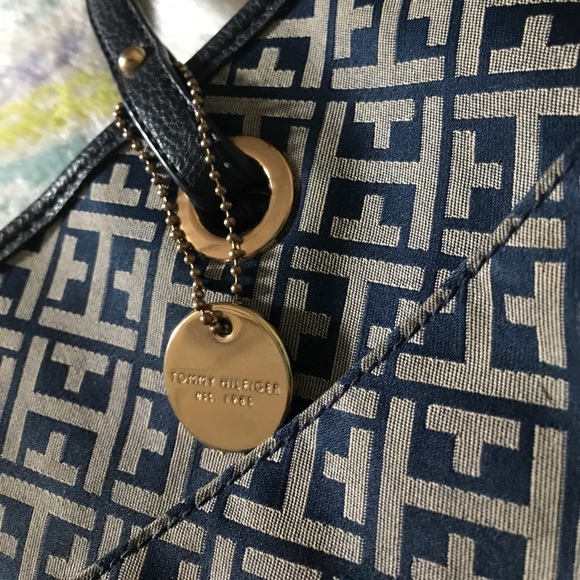 Navy blue Tommy Hilfiger purse - Picture 2 of 4