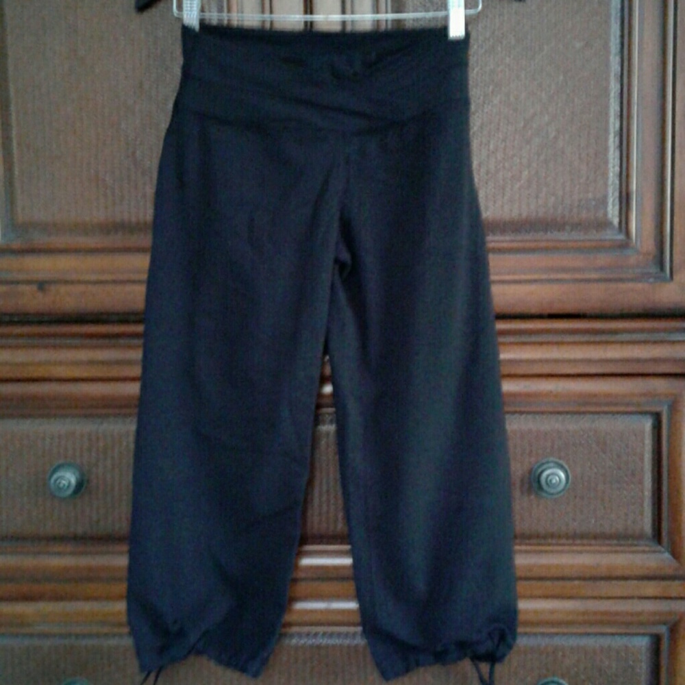 Lululemon cropped drawstring leg yoga pants, sz 4