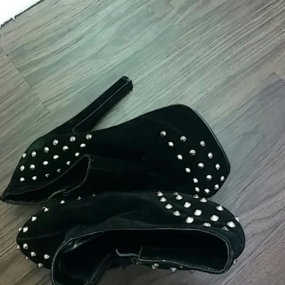 Boots - Picture 3 of 4