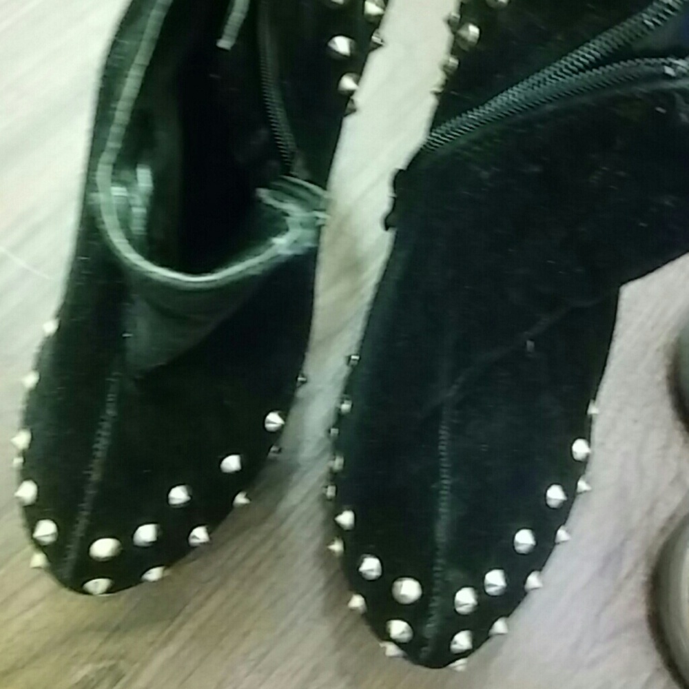 Boots - Picture 4 of 4