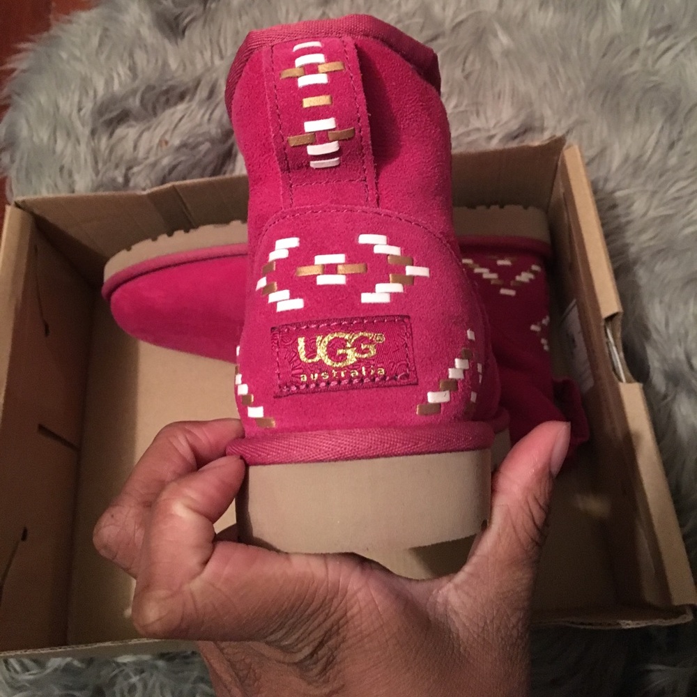 Ugg - Picture 2 of 3