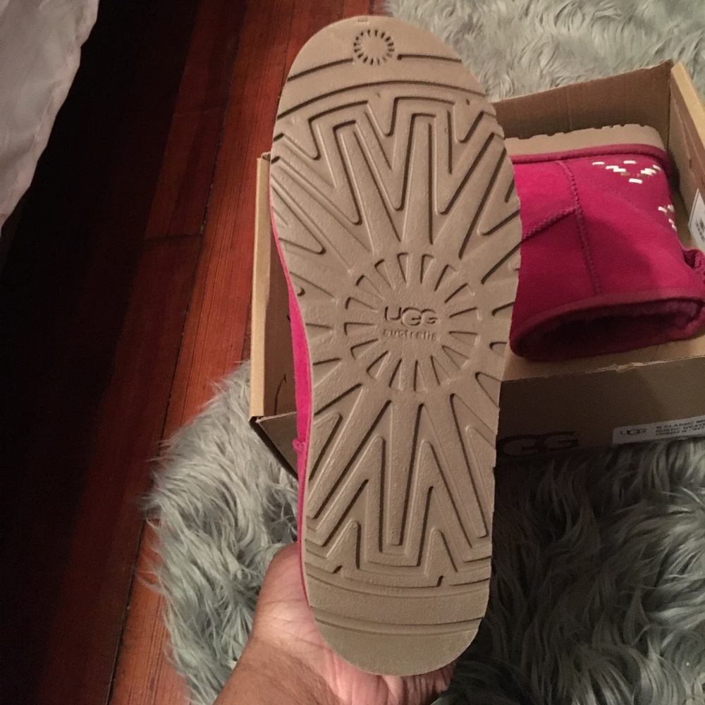 Ugg - Picture 3 of 3