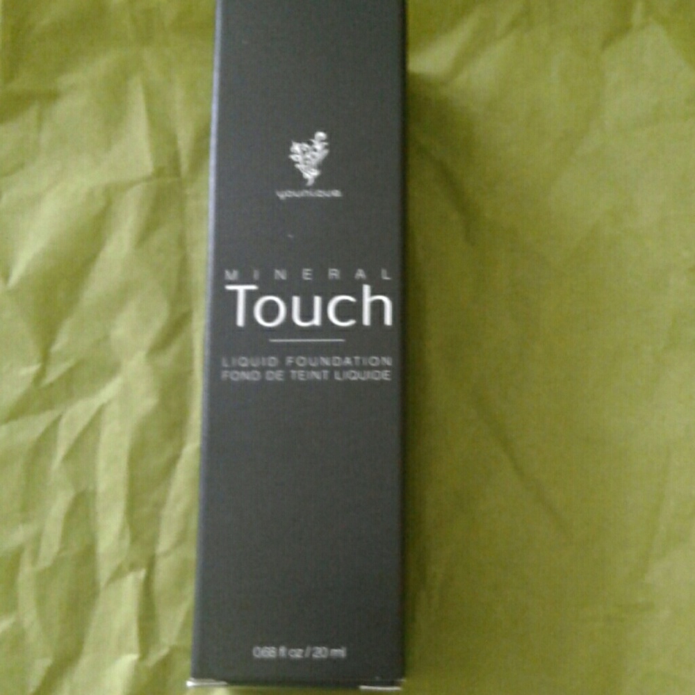 Younique Mineral Touch Liquid Foundation