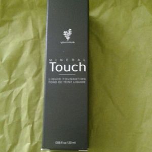 Younique Mineral Touch Liquid Foundation