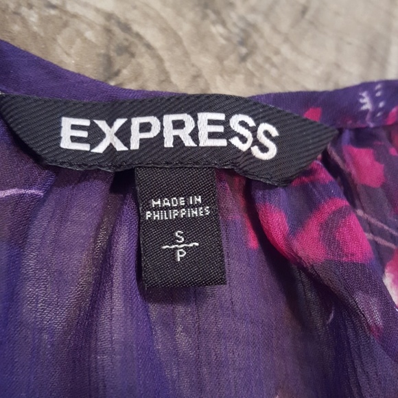 Express sheer bat wing floral blouse - Picture 3 of 6