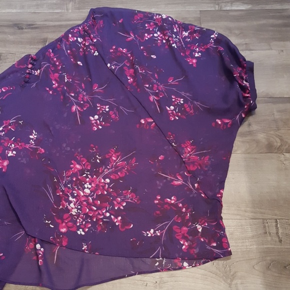 Express sheer bat wing floral blouse - Picture 6 of 6