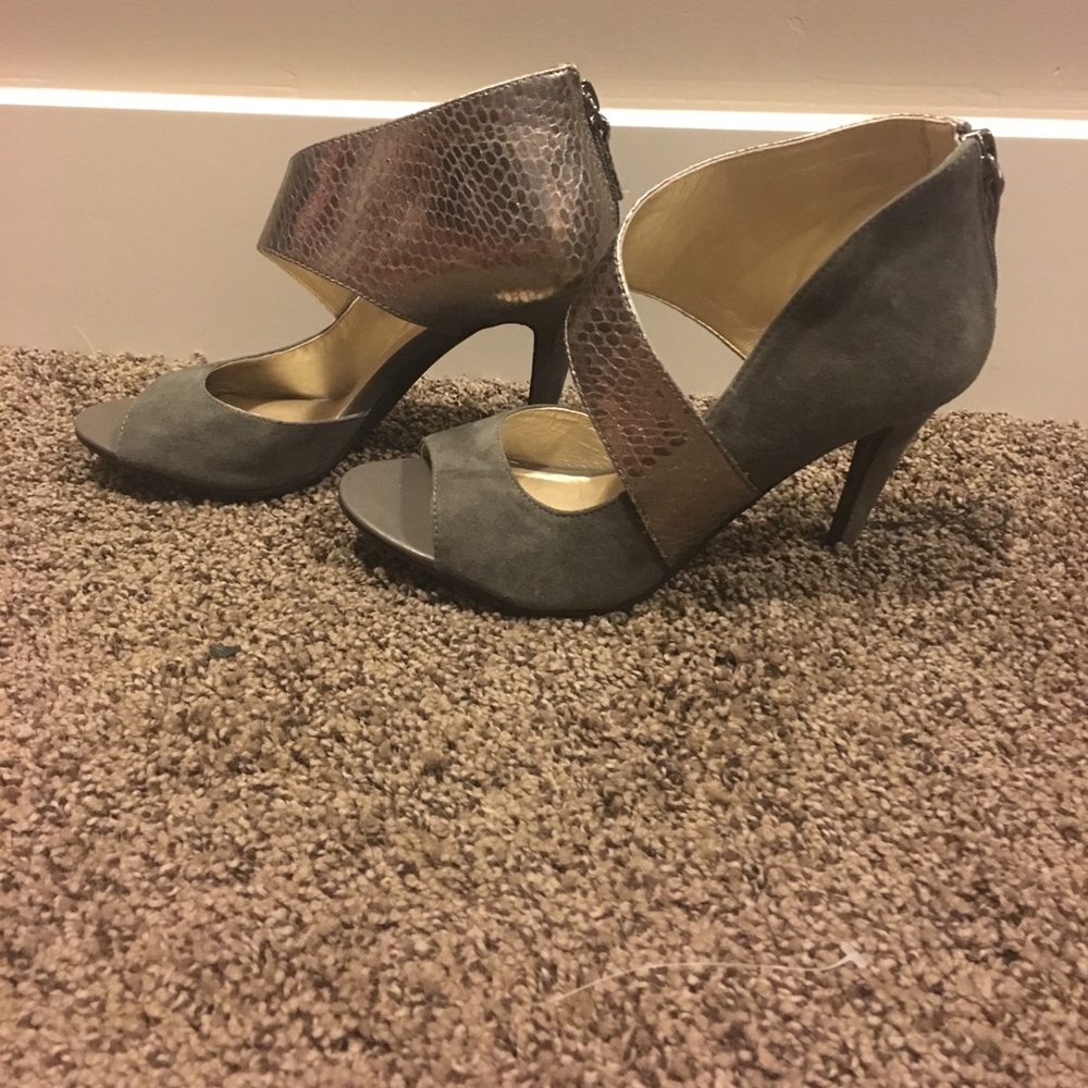 Audrey Brooke pumps