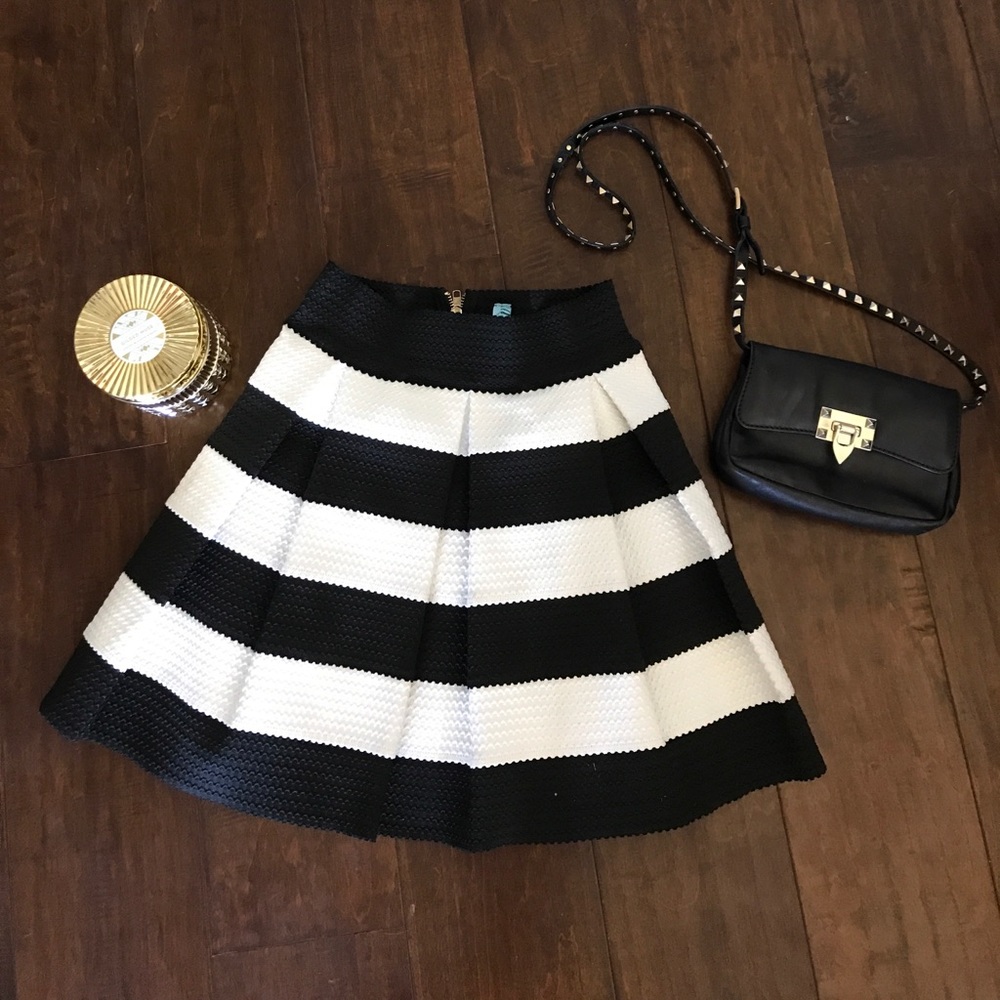 Francesca's High Waisted Black and White Skirt