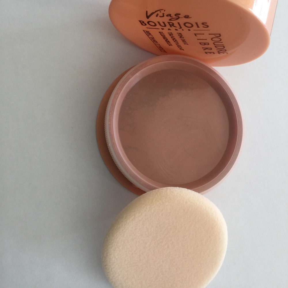 Translucent Powder - Picture 3 of 4