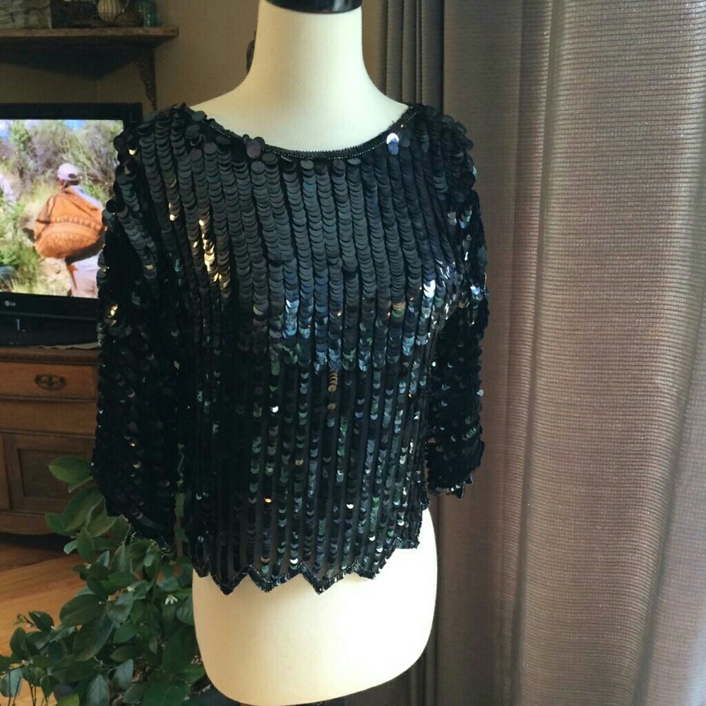 Beautiful beaded vintage 3/4 sleeve shirt.