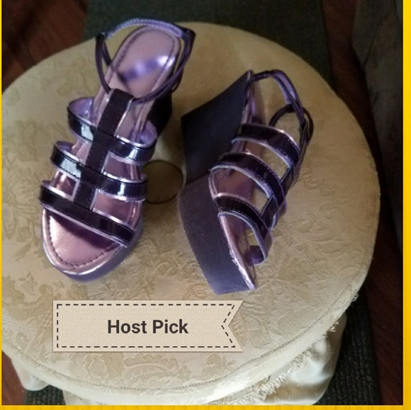 Shoes - HP🎉Plum w/lavendar metallic trim Wedges🎉Hostpick