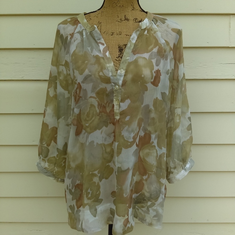 🎉 SALE!! 🎉 NY&Co sheer watercolor tunic blouse