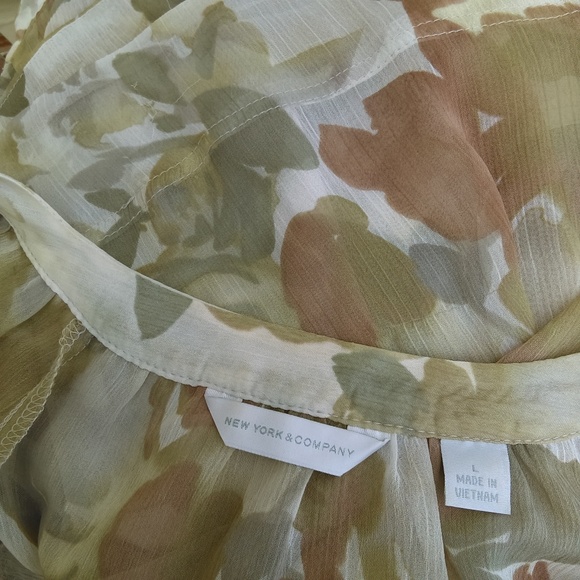 🎉 SALE!! 🎉 NY&Co sheer watercolor tunic blouse - Picture 3 of 3