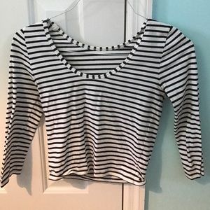 crop top. mid length sleeve
