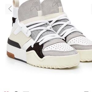 Meet your Posher, Ebony