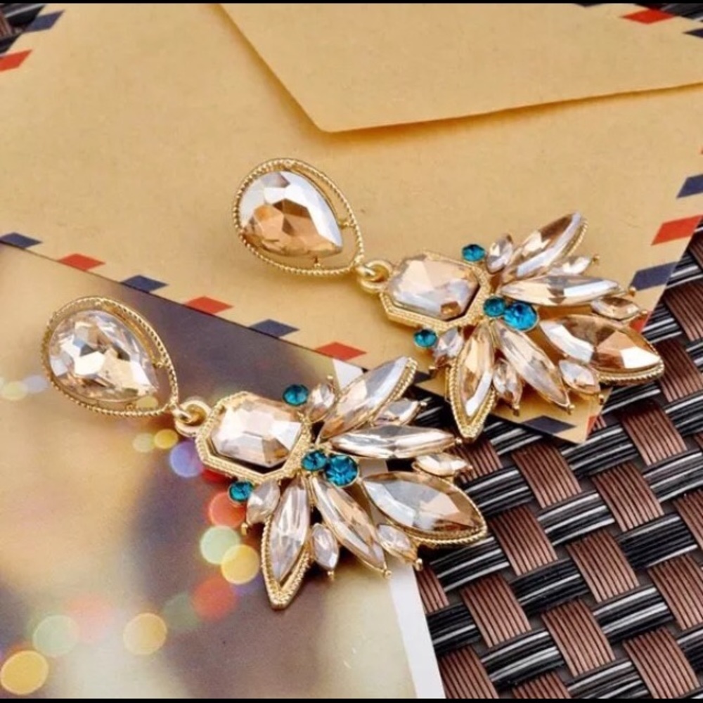 🆕 Champagne Chandelier Earrings - Picture 3 of 8