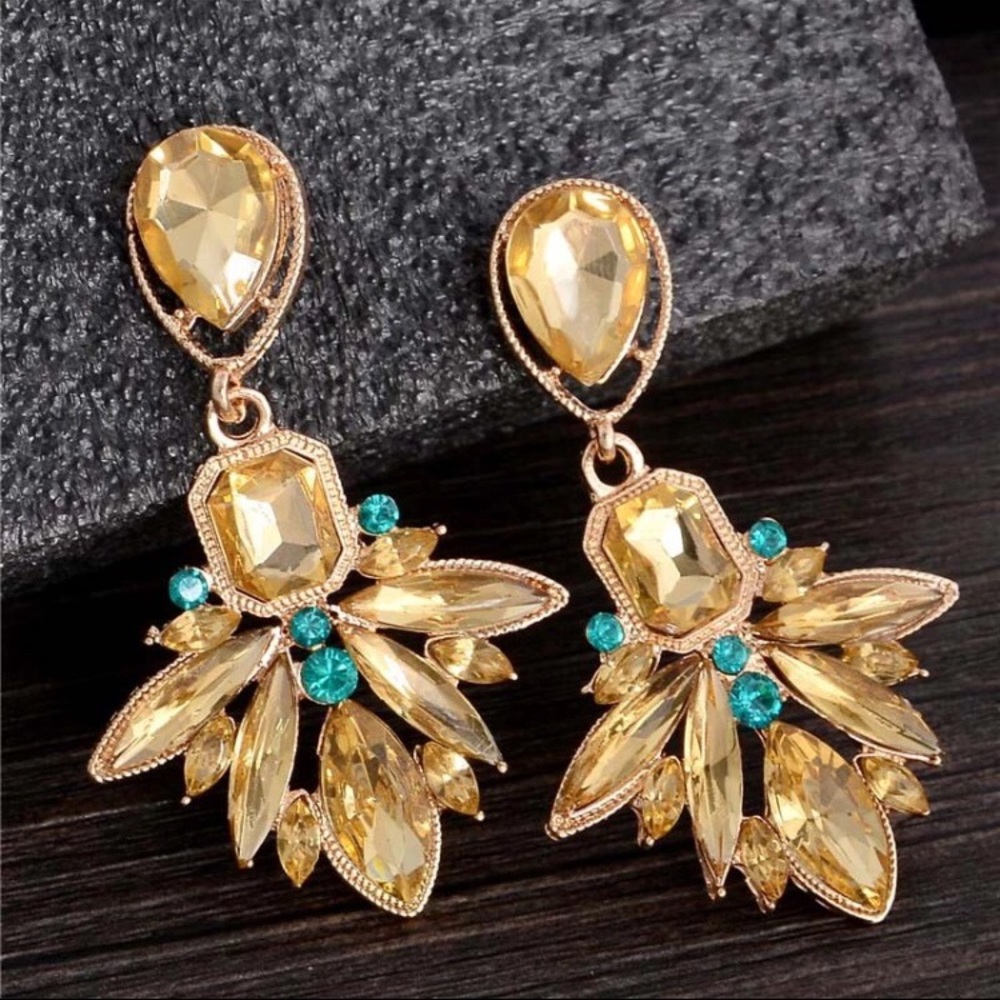 🆕 Champagne Chandelier Earrings - Picture 7 of 8