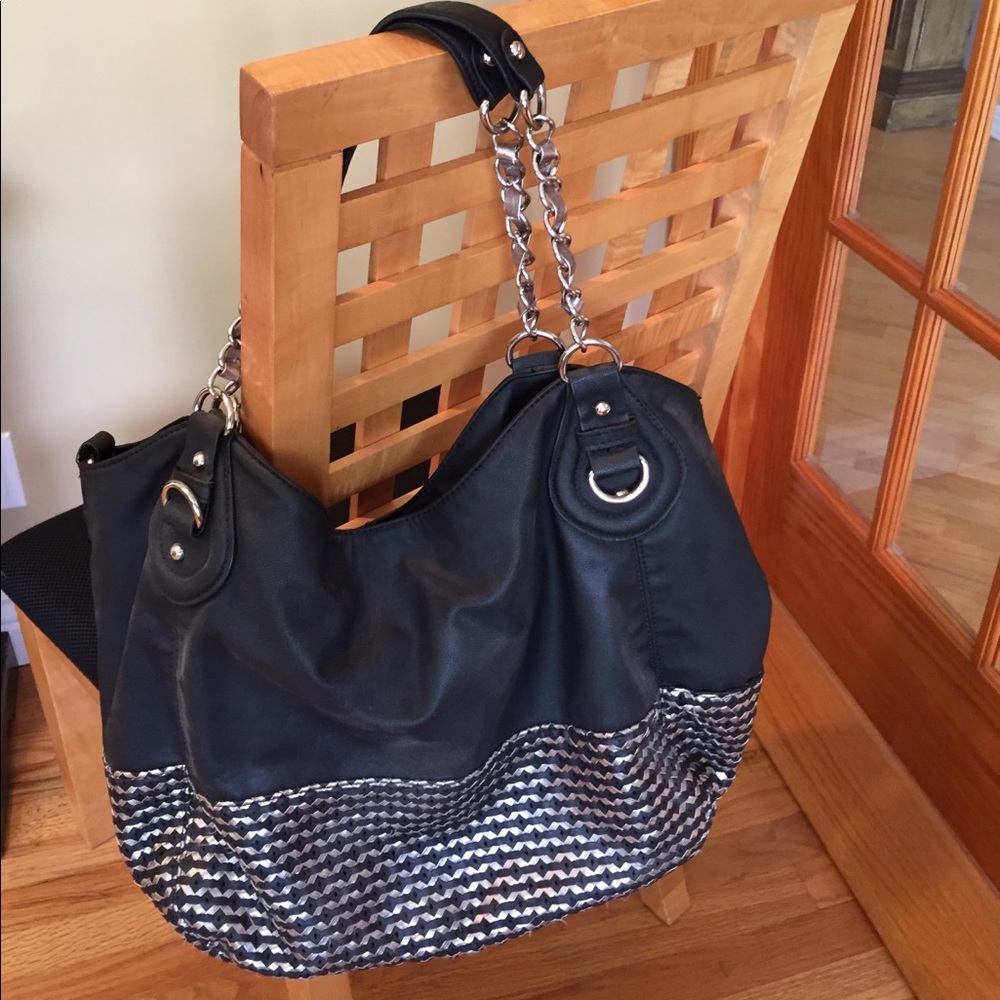 Woman's Steve Madden shoulder tote/pocketbook