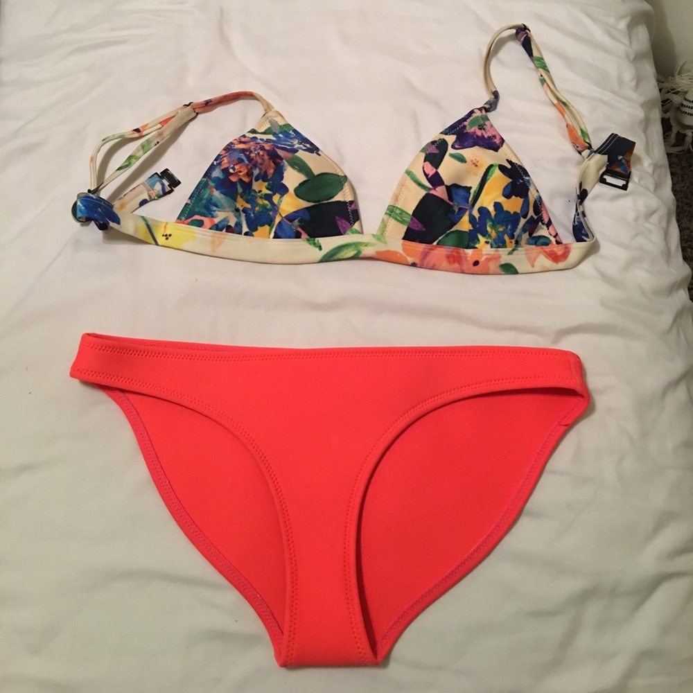 Triangl Bikini Set Authentic