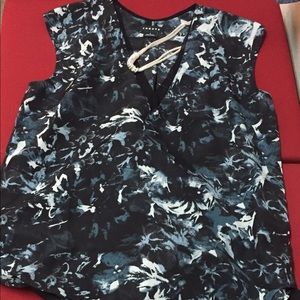 Sleeveless Print Blouse