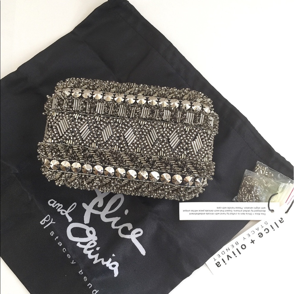 🎉Sale🎉NWT Auth Alice + Olivia handmade clutch