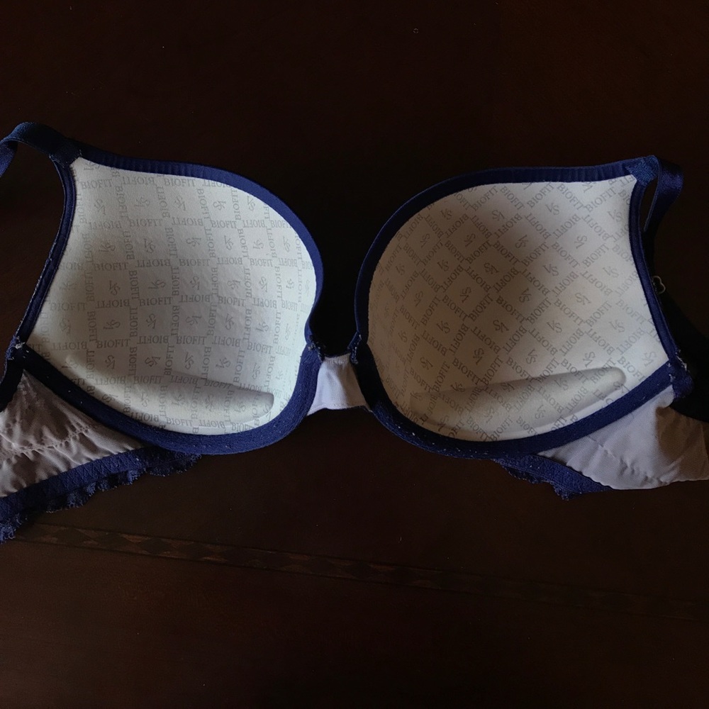 Victoria's Secret Bra 34D - Picture 2 of 3