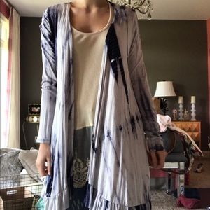 SUPER SOFT BLUE TIE-DYED CARDIGAN