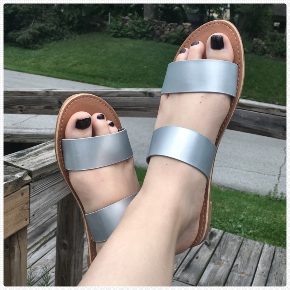 A5️⃣🌟! Matte Silver Vegan Leather Sandals! NEW! - Picture 5 of 5