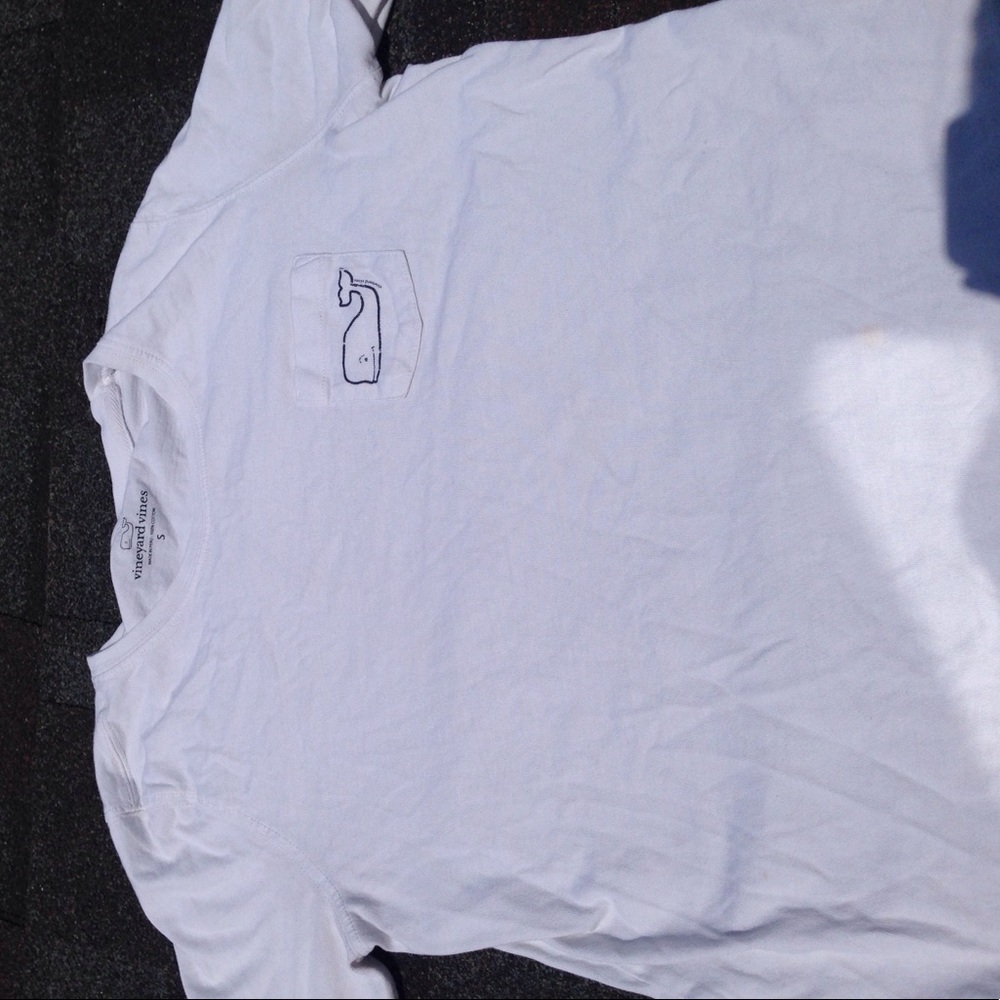White vineyard vines shirt