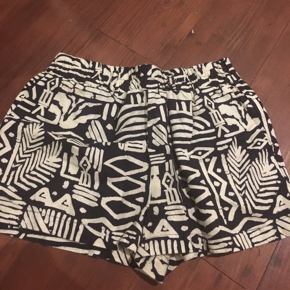 Patterned high waisted shorts