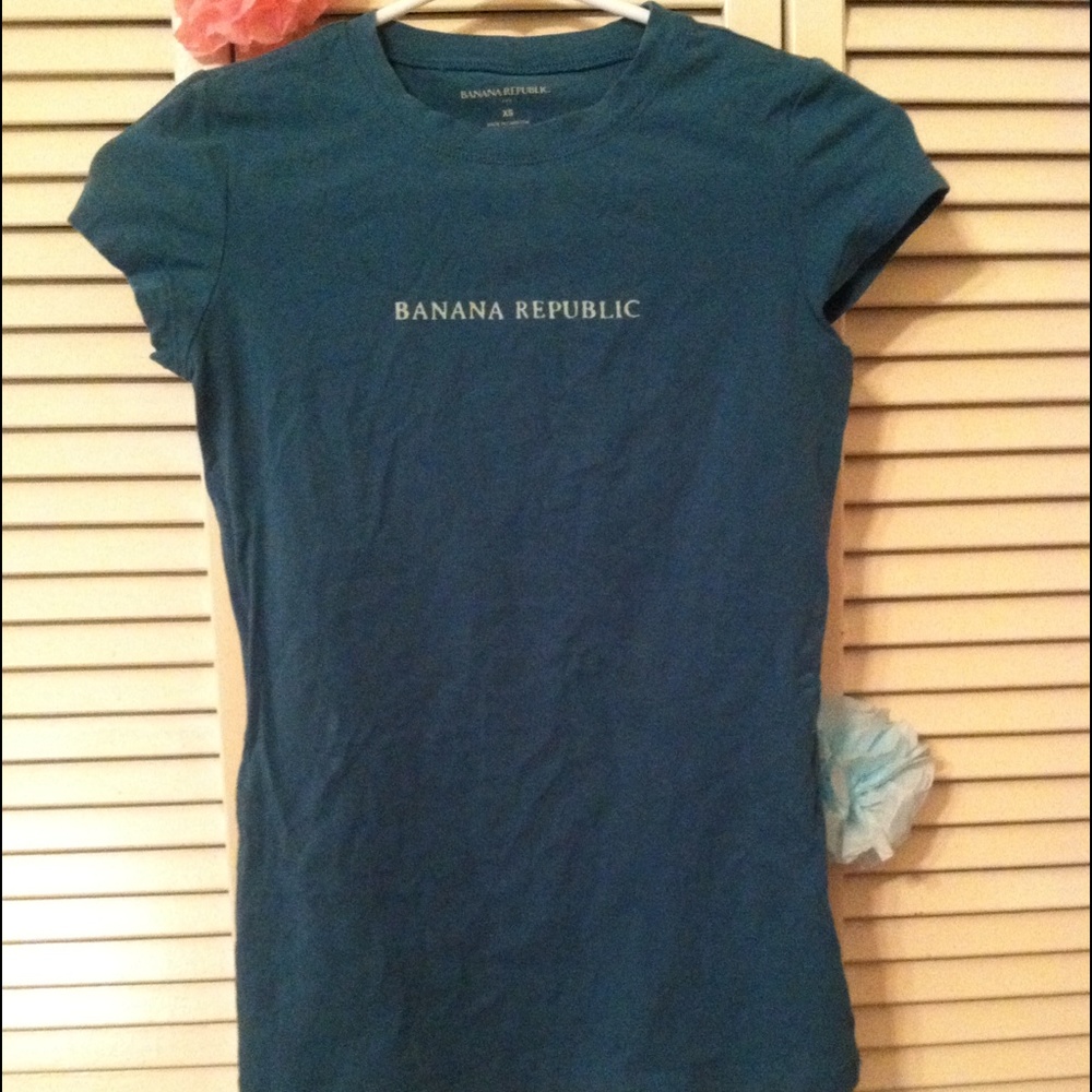 Fitted Banana  Republic tee