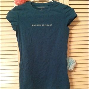 Fitted Banana  Republic tee