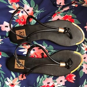Dolce Vita Size 9 Gold Tip Sandals