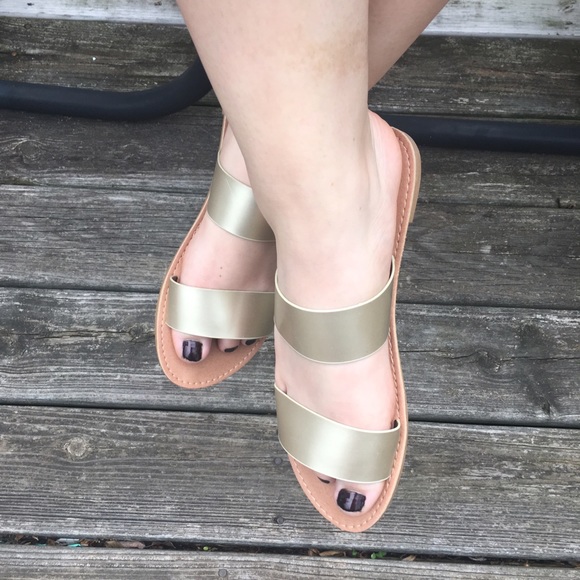 Matte Gold Leather Sandals! NEW! - Picture 4 of 7