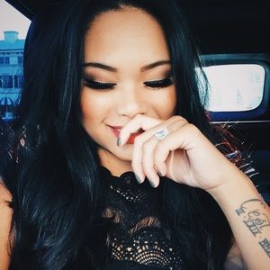 Meet your Posher, Lina