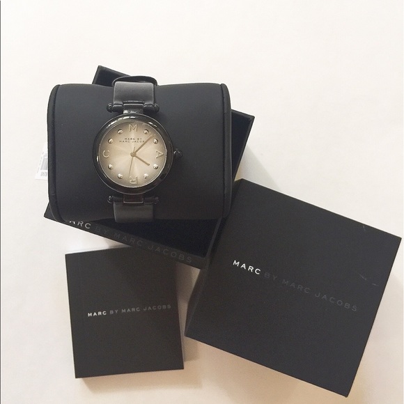 ?Sale?NIB Marc by Marc Jacobs classic watch