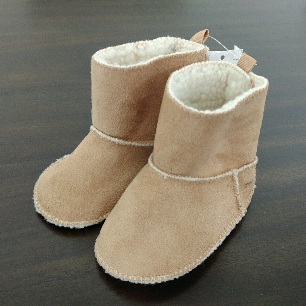 BNWT Baby Gap Sherpa lined booties