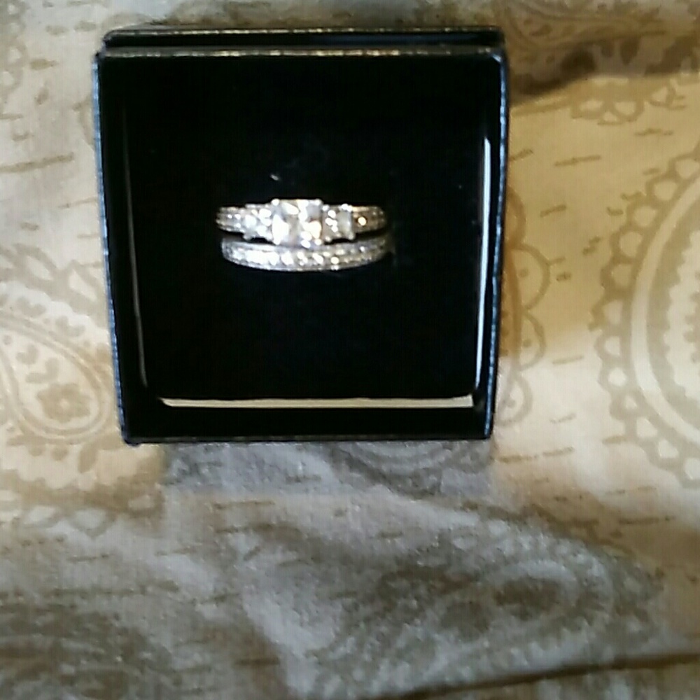 NIB STERLING SILVER ENGAGEMENT RING SET
