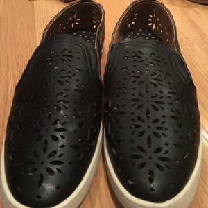 ✨✨Black Slip on Flats- Kensie size 7.5✨✨