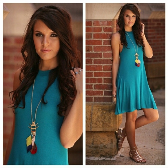 SALE 🍒Vibrant Feather Statement Combo 🌈 - Picture 3 of 5