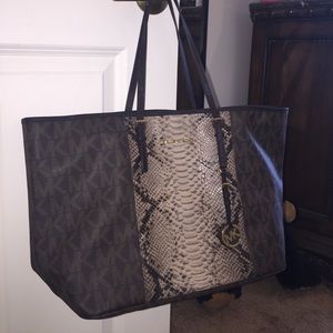 Michael Kors Jet Set Medium Travel Tote