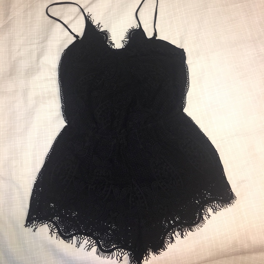 🚫HOLD🚫 Super cute black romper!!! 🖤