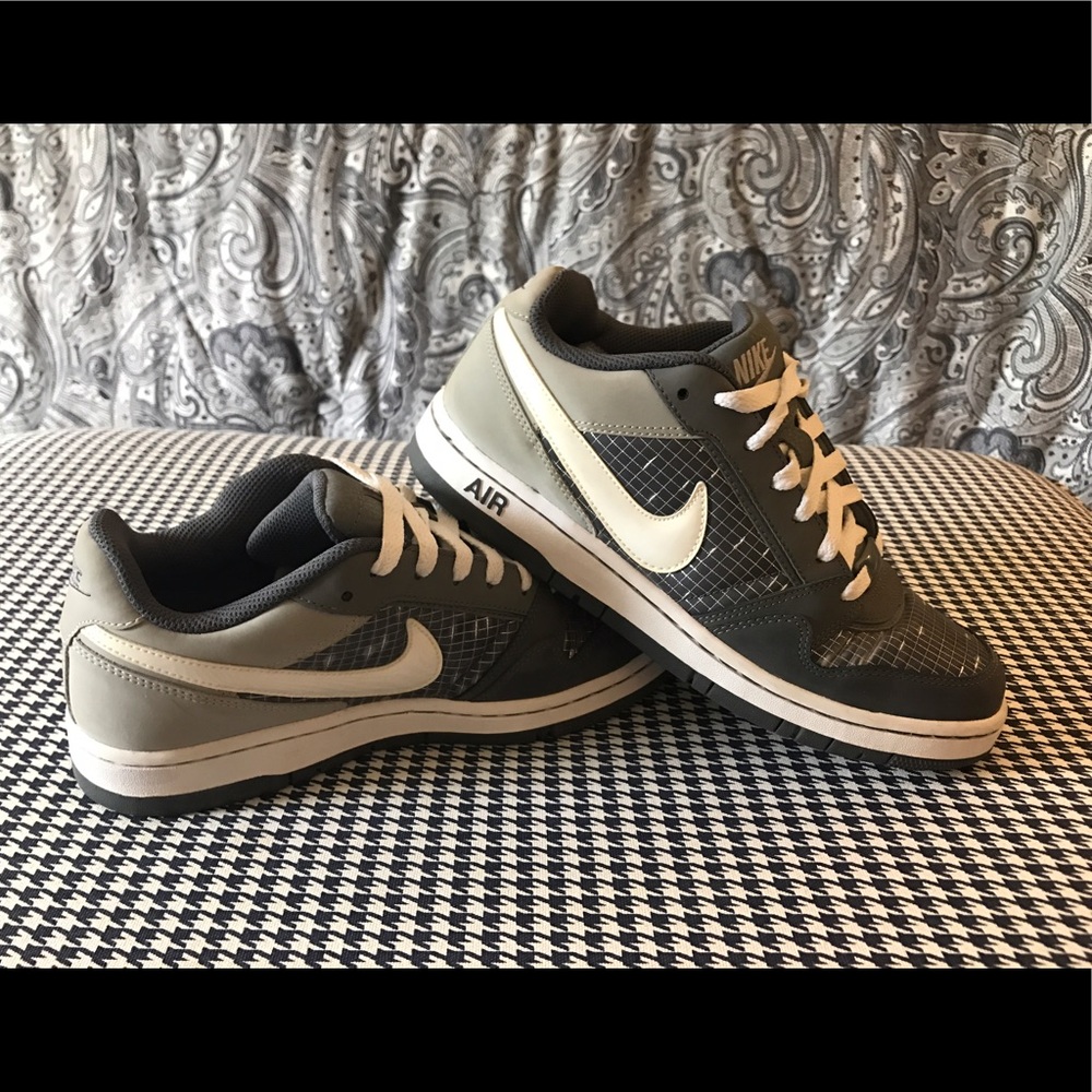 Nike Women's Air Silver Metallic/Grey Shoe