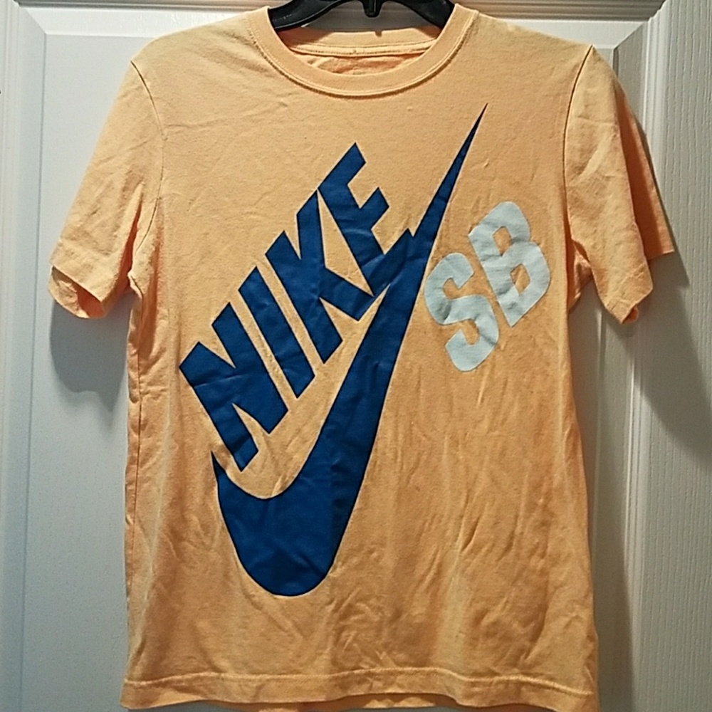 SOLD Boys Nike shirt