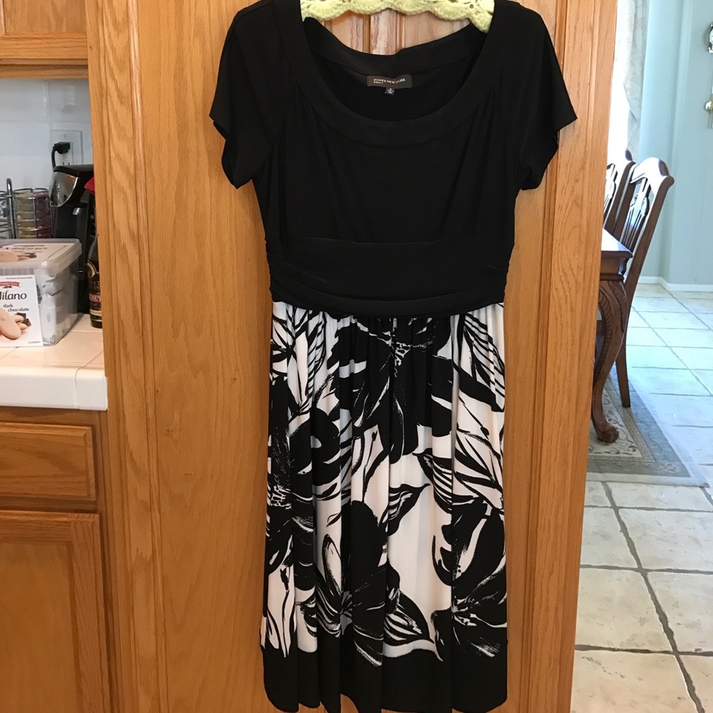 Jones New York dress. Black and white
