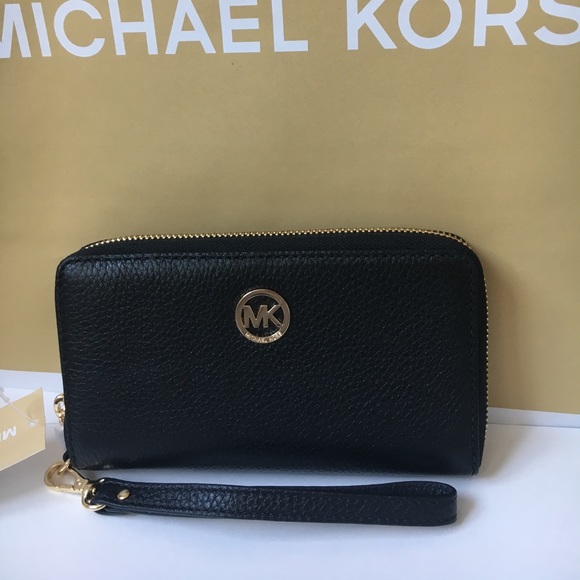 Michael Kors Handbags - 🌟mk wallet/wristlet🌟